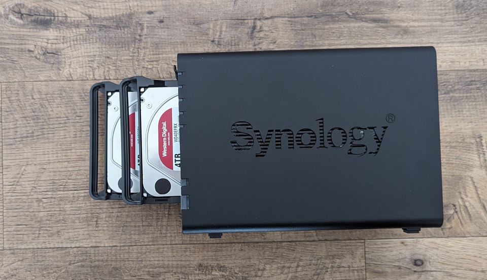 NAS Synology DiskStation DS220+ 8TB (4+4) mit Zubehör 2-Bay in Simmerath