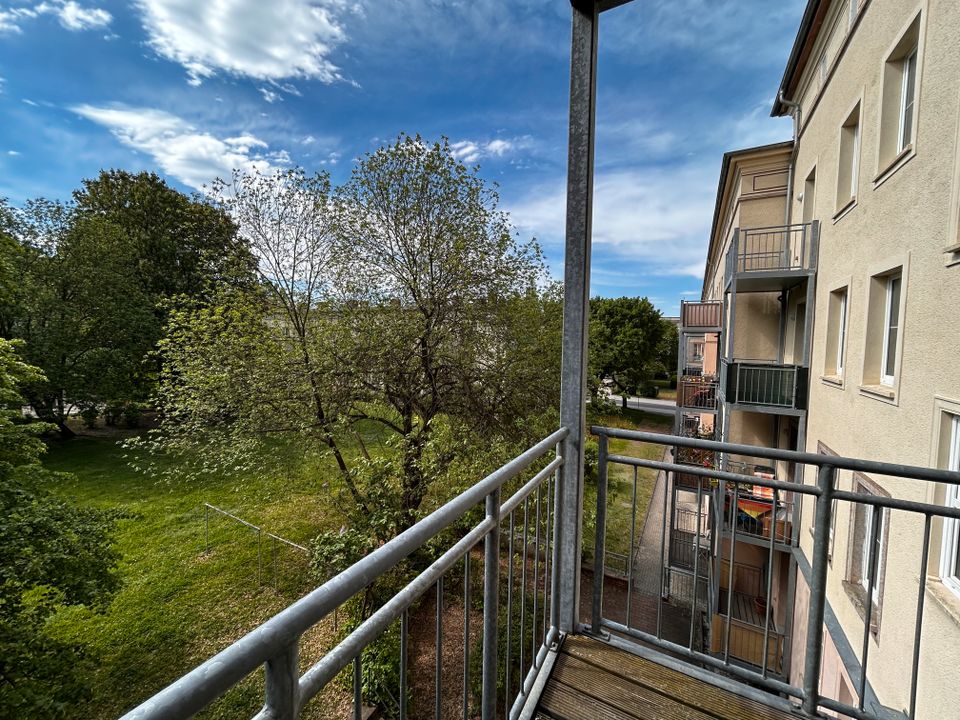 2-Raum Wohnung mit heller Küche, Balkon und viel Sonnenschein in Chemnitz