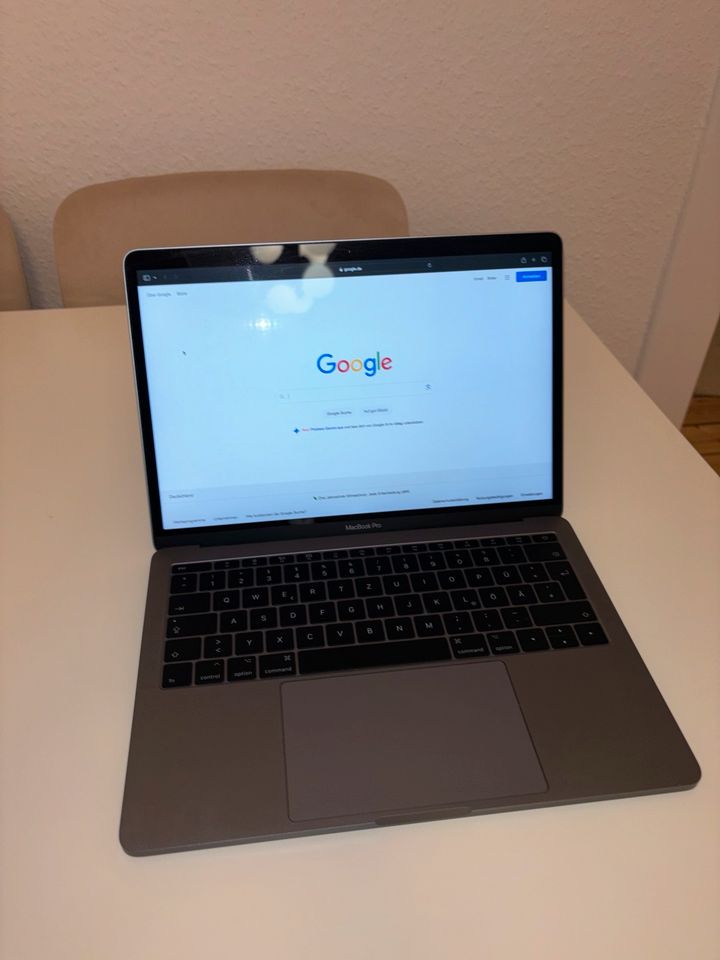 Apple MacBook Pro 2017 Spacegrau 13“ Zoll 128 GB OVP Zubehör in Berlin