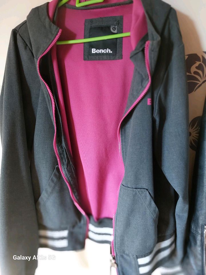 Sportlich  Jacke mit Kapuzen 10€ nur Abholung in Osnabrück