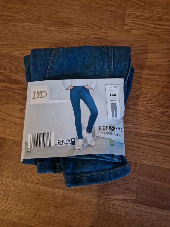 Kinder  jeans hose gr140 in Hamminkeln