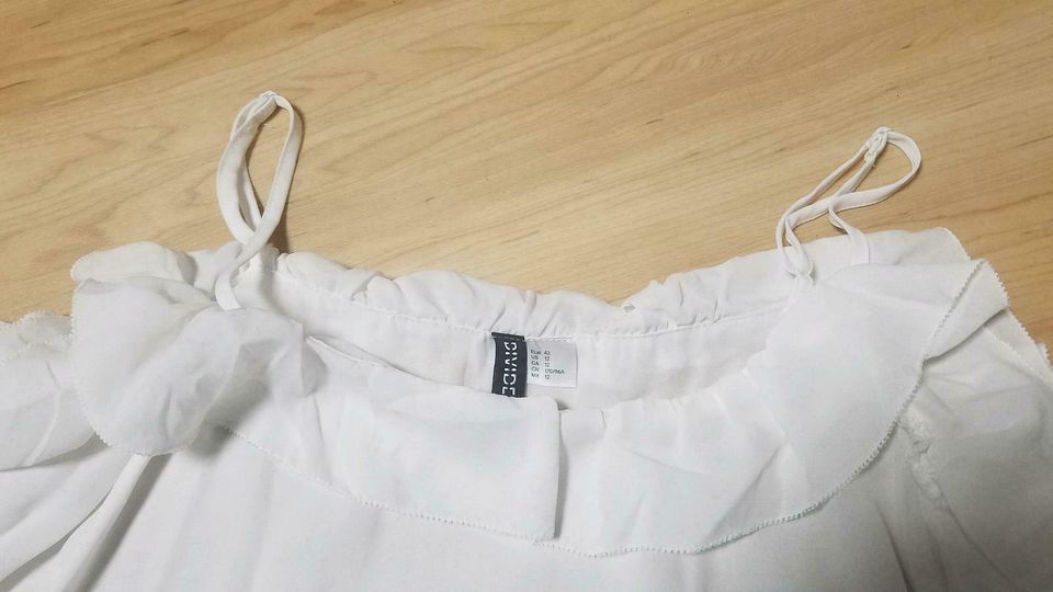 Divided H&M Bluse, weiß, Rüschchen, Größe 42, neuwertig in Ebersburg