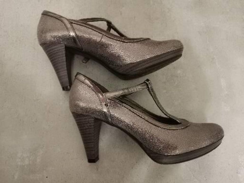 Bugatti Pumps, Gr. 37, wie neu, taupe, High Heels, Absatzschuhe in Biberach an der Riß