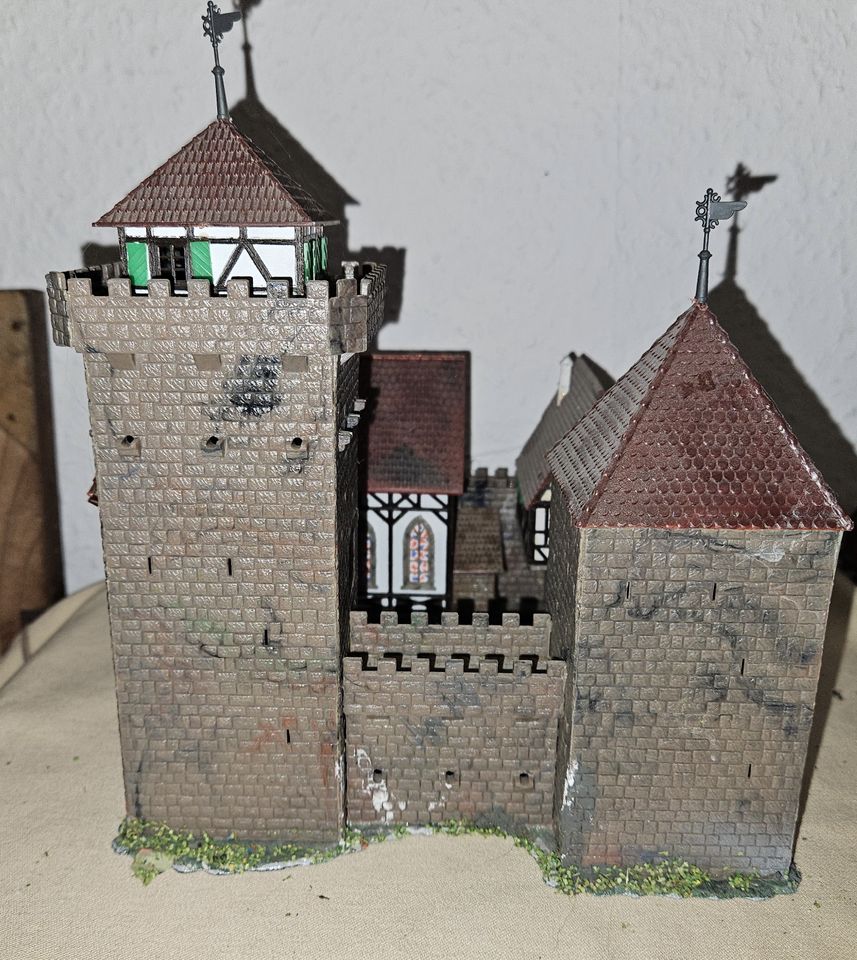 Modellbau Mittelalter Burg mit Kirche in Hirzenhain