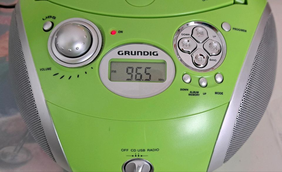 Grundig RCD 1440 USB tragbarer Radio/CD Player in München