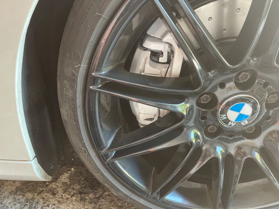 BMW 335i Bremsanlage komplett e90 e91 e92 e93 fast neu in Oberhausen-Rheinhausen