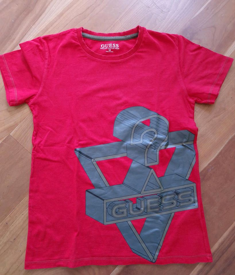 Guess T-Shirt in rot, 12 J. (152/158) in Eitelborn