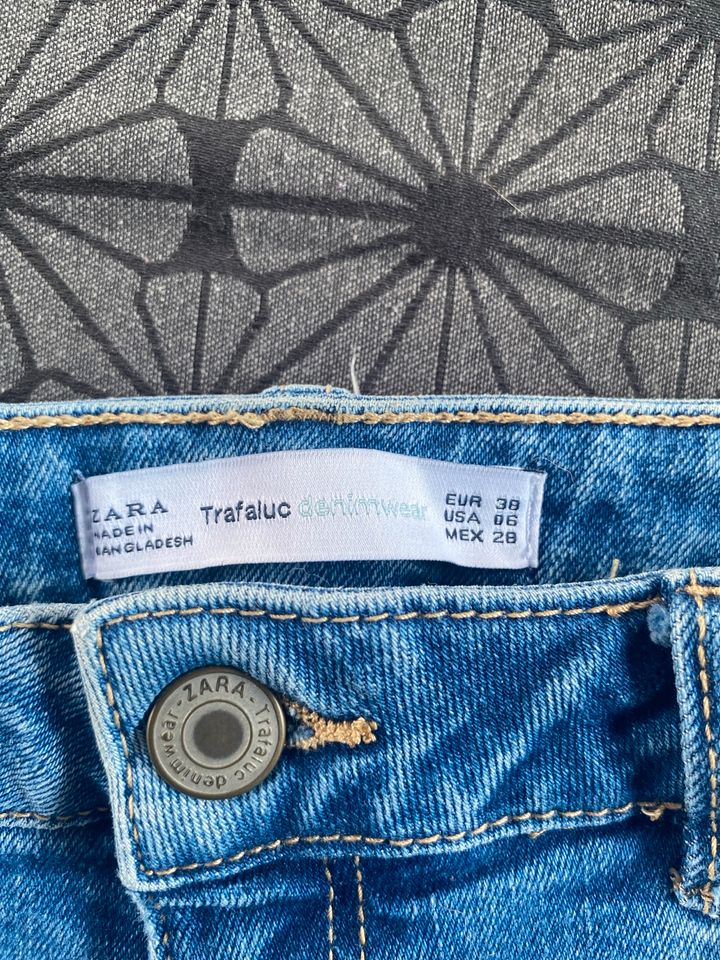 Zara Jeans kurz Größe 38! in Gelsenkirchen