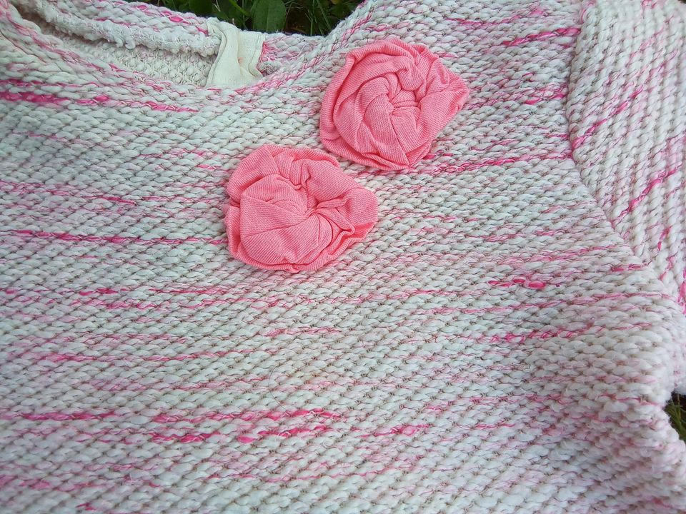 Hübscher Pulli wie gestrickt weiß Rose mit Blümchen in Stolberg (Rhld)