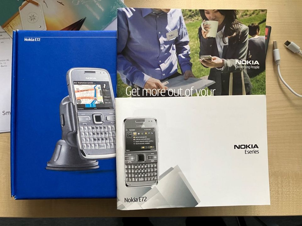 Nokia E 72 Telefon und ein weiteres Nokia Gerät in Neckarwestheim