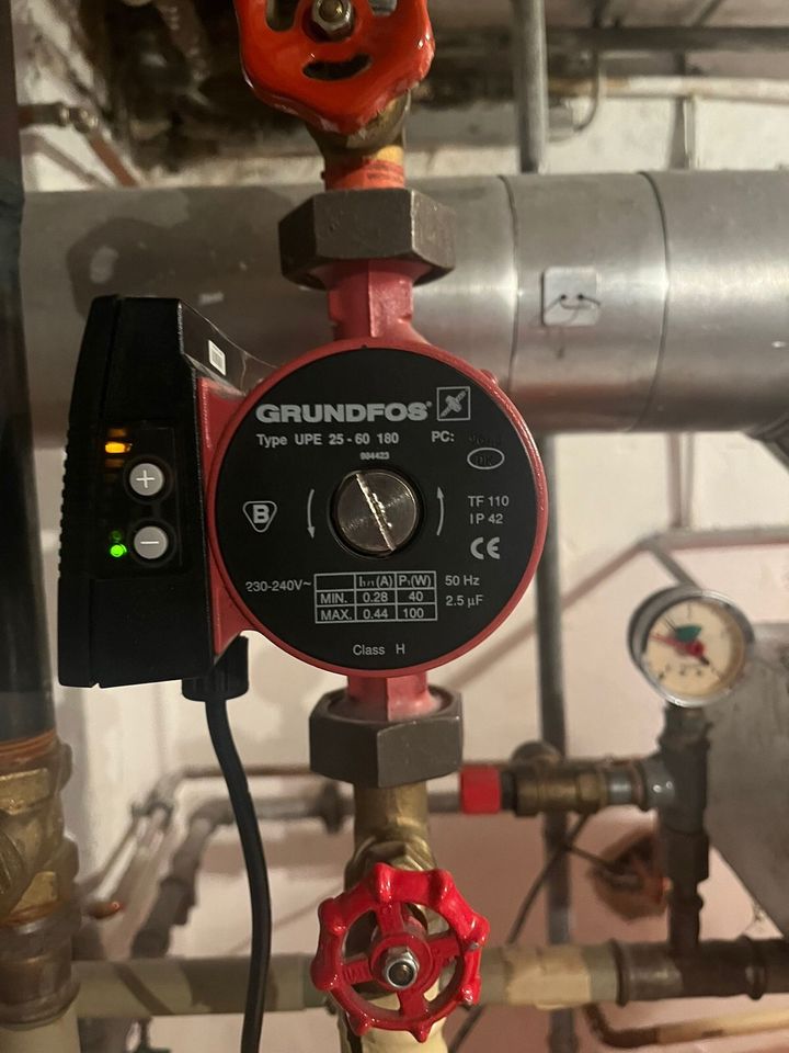 Grundfos umwälzpumpe UPE25-60 180 funktioniert in Schwaig