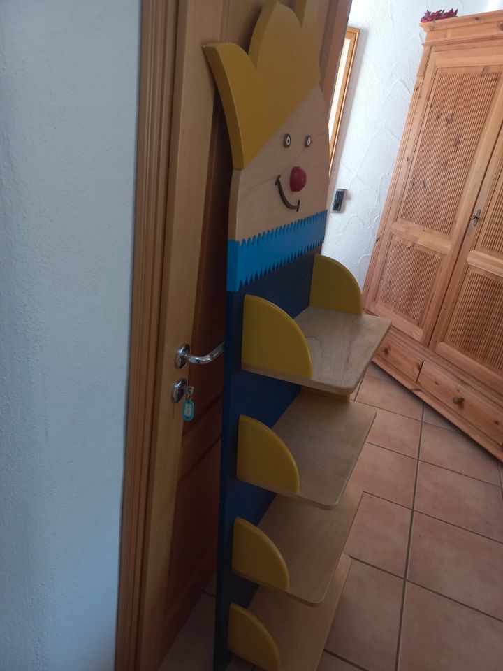 Kinderregal oder Kindergarderobe in Meschede