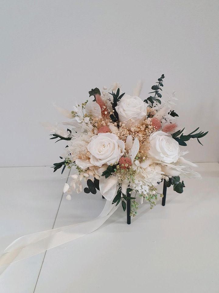 Brautstrauß Infinityrosen Trockenblumen Hochzeit in Zirndorf