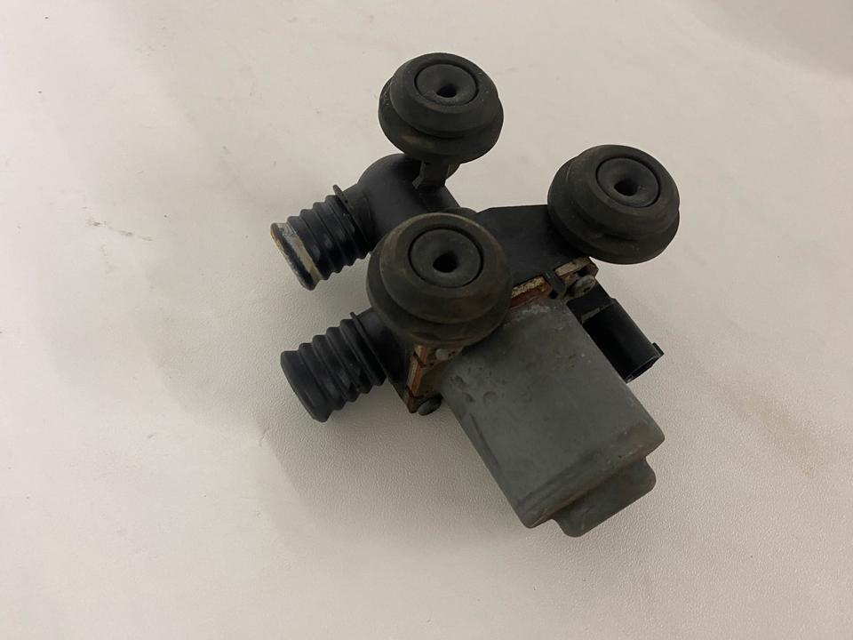 BMW E46 E38 X3 E83 Wasserpumpe 8369805 Wasserventil Heizung in Olpe