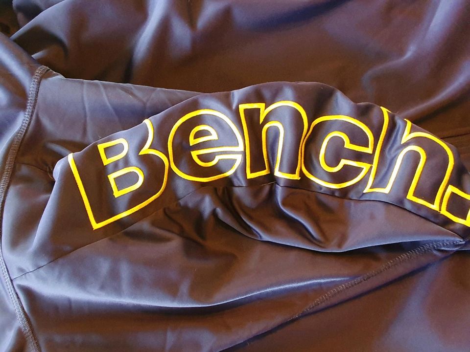 Jacke Trainingsjacke Bench L * lila/gelb in Uslar