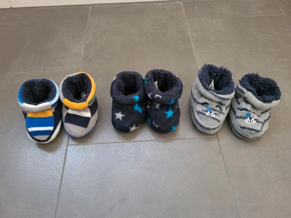 Babyschuhe Gr M Gr L in Rötha