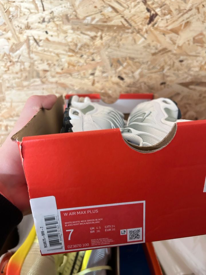 Nike Air Max Plus TN Sneaker Gr. 38 NEU weiß grau in Aachen