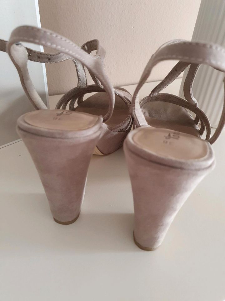 Schicke Tamaris Plateau Absatzschuh High Heels Gr 38 beige in Mülheim (Ruhr)