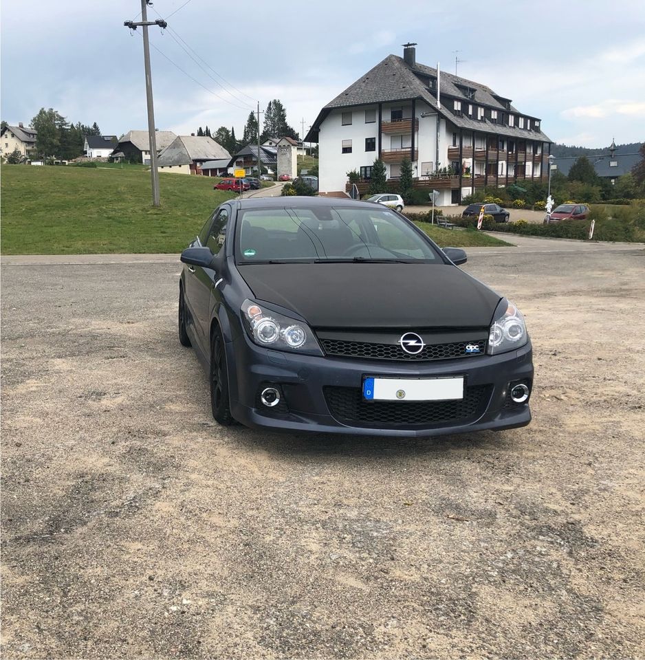 Opel Astra H GTC in Lörrach