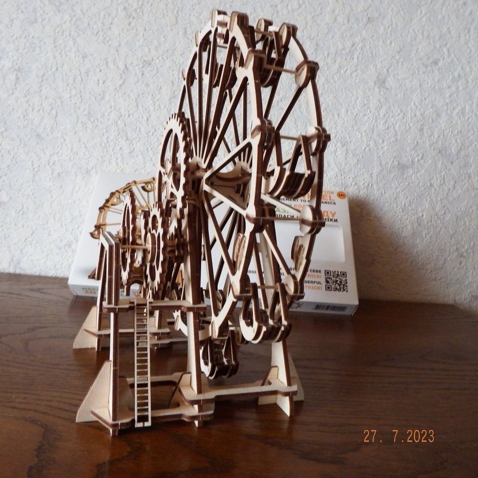 Riesenrad aus Holz von Wood Trick in Essen