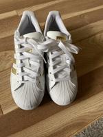 Adidas Superstar Turnschuhe 37,5 Essen - Bredeney Vorschau