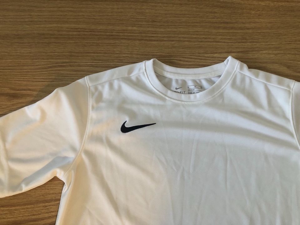 Nike Dri-Fit Gr.XL Kindergrösse Top Zustand in Friedberg (Hessen)