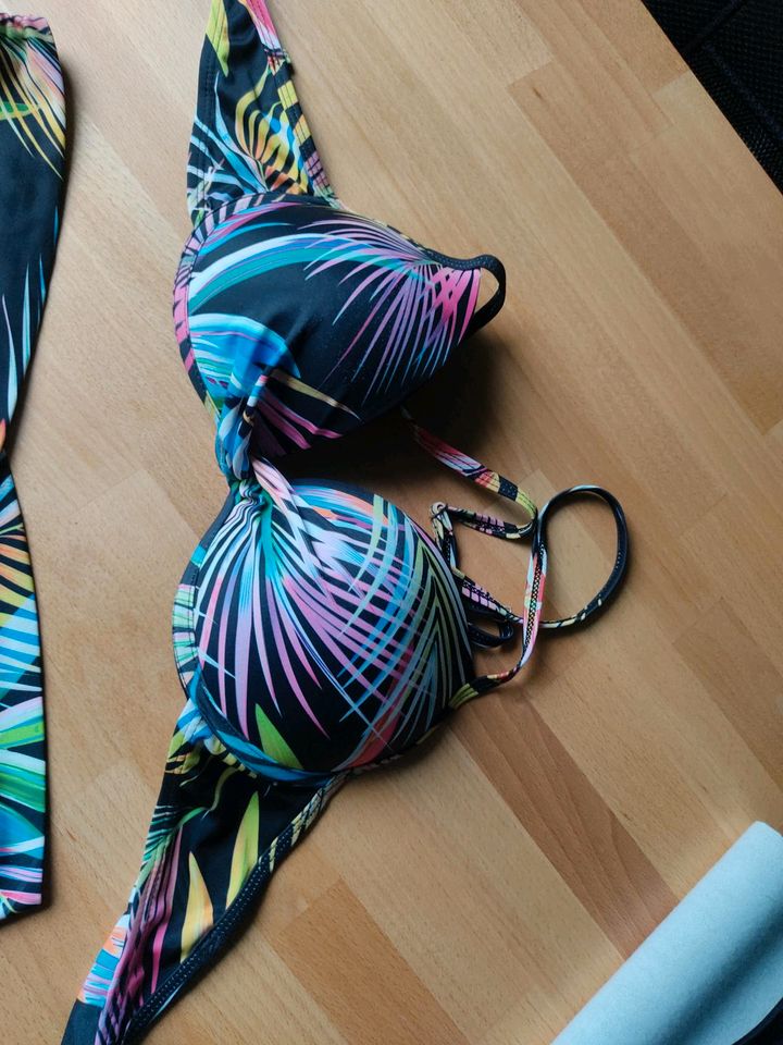 Bikini schwarz bunt Neckholder 3-teilig Gr. 42 in St. Wendel