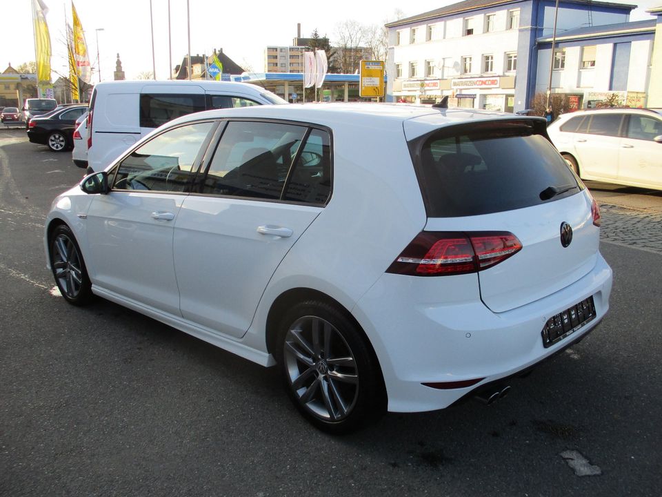 VW Golf; R-Line; Sportpaket; Xenon; Navi; PDC in Bayreuth