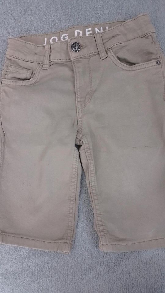 2 x Shorts/Bermuda Gr. 134 v. C&A jog denim in Eime