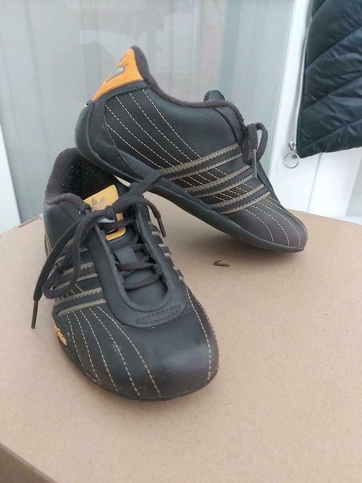 Neuwertige ADIDAS Sneaker Gr 27 Goodyear Braun Senf in Potsdam