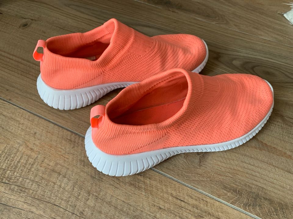 Leichte Turnschuhe Gr. 37 neon-apricot Graceland in Bad Aibling