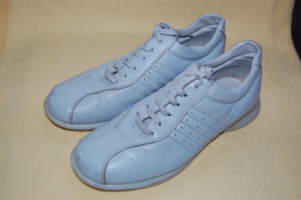 Süße Sneaker Schuhe Habschuhe hell blau Mädchen Damen Gr. 40 in Thale