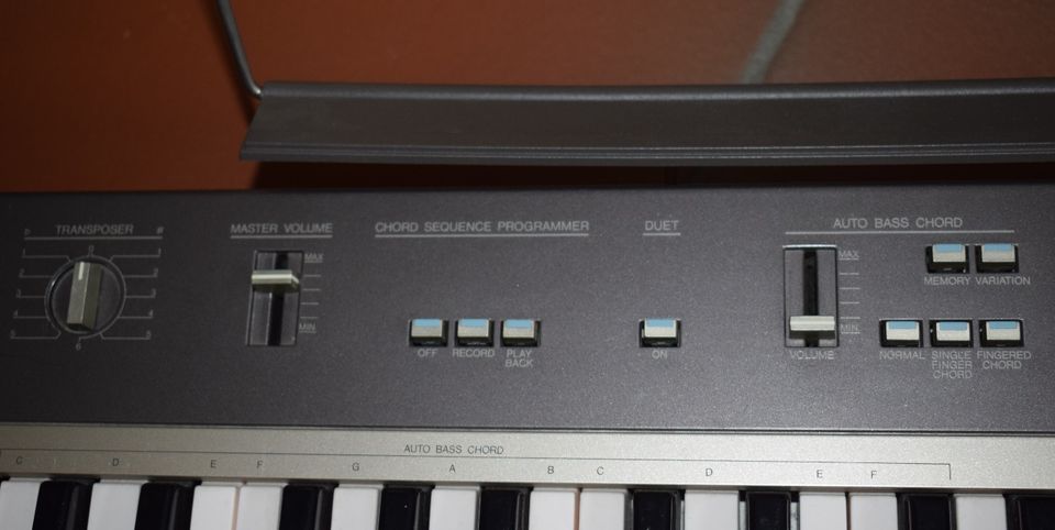 Keyboard von Yamaha "Porta Sound PSS-401" in Waldbröl