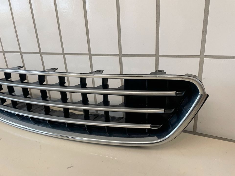 Mini One Cooper R60 Kühlergrill 9807711 in Lage