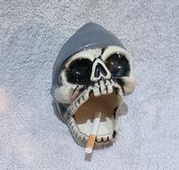 Totenkopf als Aschenbecher Bayern - Erlangen Vorschau