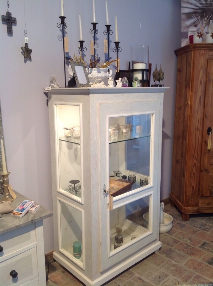 Antike Vitrine in Vintage Shabby Chic Kreidefarben - elektrisch in Hattenhofen