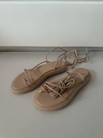 ONYGO Sandalen Riemchen Beige Blogger Zara Asos NEU 39 Schlappen Hessen - Heuchelheim Vorschau