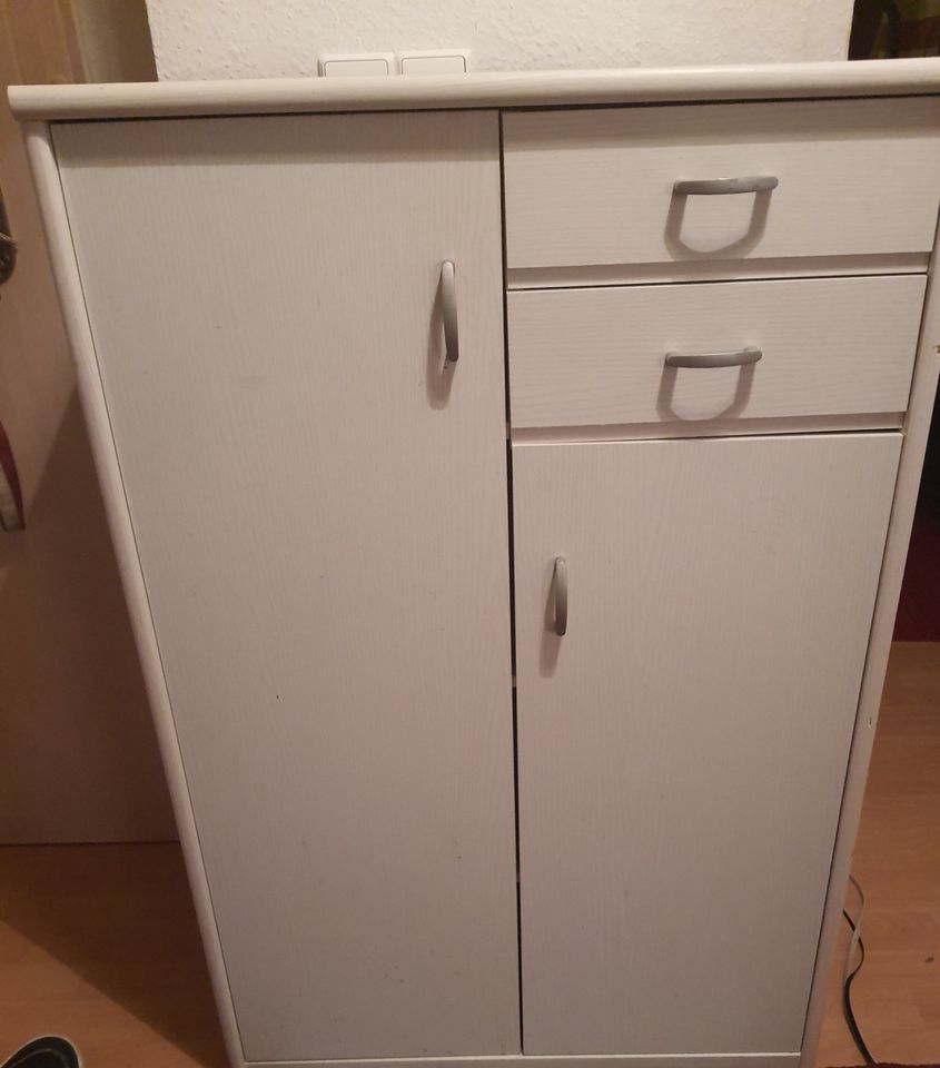 Schrank guter Zustand 80 x 35 x 135 B T H in Dresden