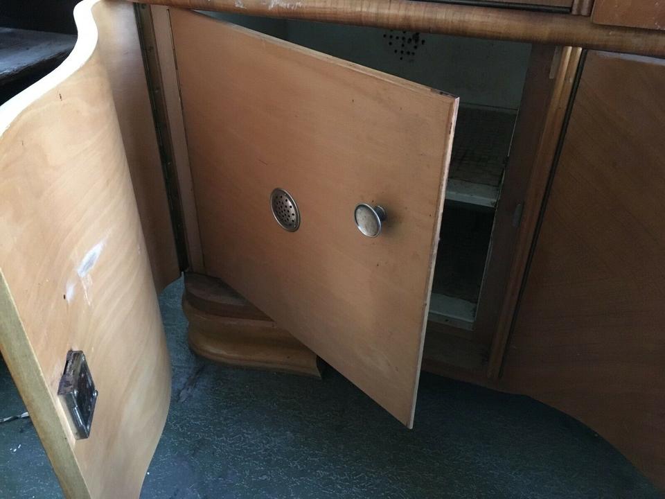 Holzbuffet mit Vitrine, Schubladen dunkles Holz alt Antiquität in Hausen Oberfr.