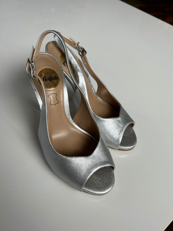 Damen Schuhe Silber Größe 36 Buffalo piep Toes Pumps Leder in Rüssingen