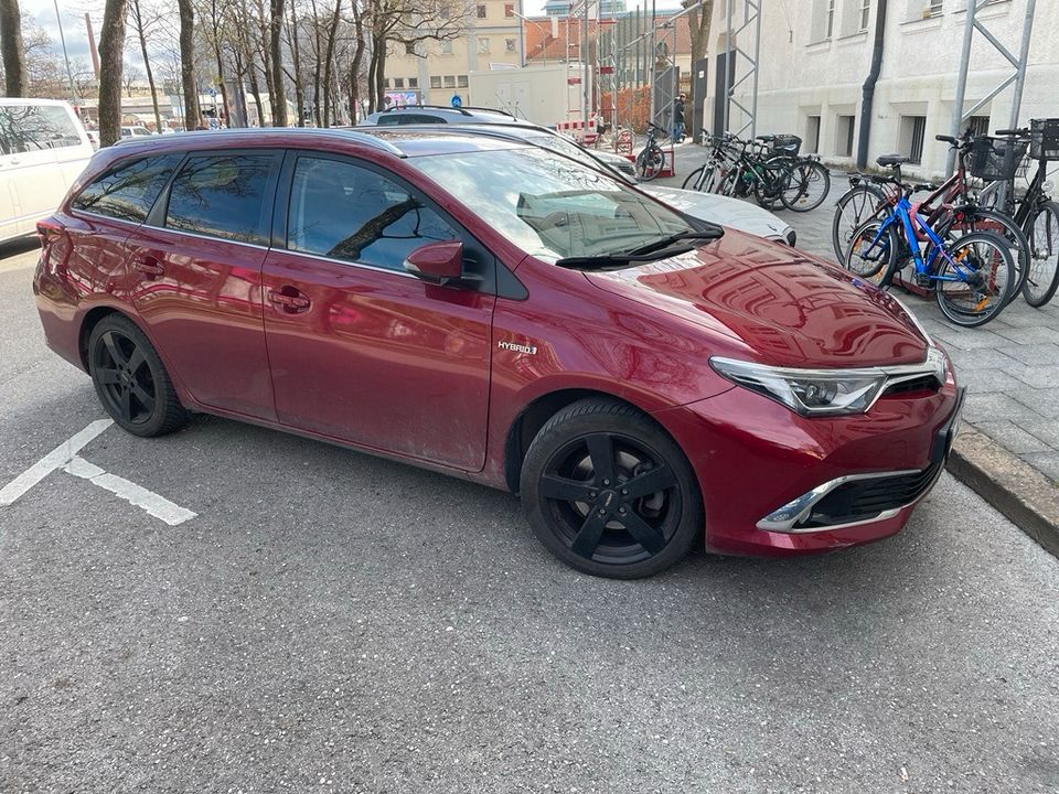 Auris Touring Sports Hybrid: 1,8-1-VVT-i  Juli 2024 in München