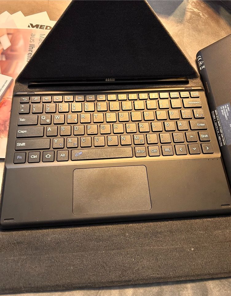 Medion LifeTab E10511 Tablet mit Tastatur in Neuenhaus