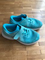 Nike Sneaker Gr. 33,5 Hallenschuhe Sportschuhe Mädchen Saarbrücken-Mitte - St Johann Vorschau