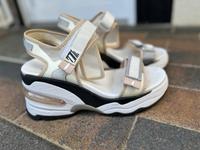 ASH Plateau-Sandalen ‚ Deep‘, Gr. 39, guter Zustand Berlin - Köpenick Vorschau