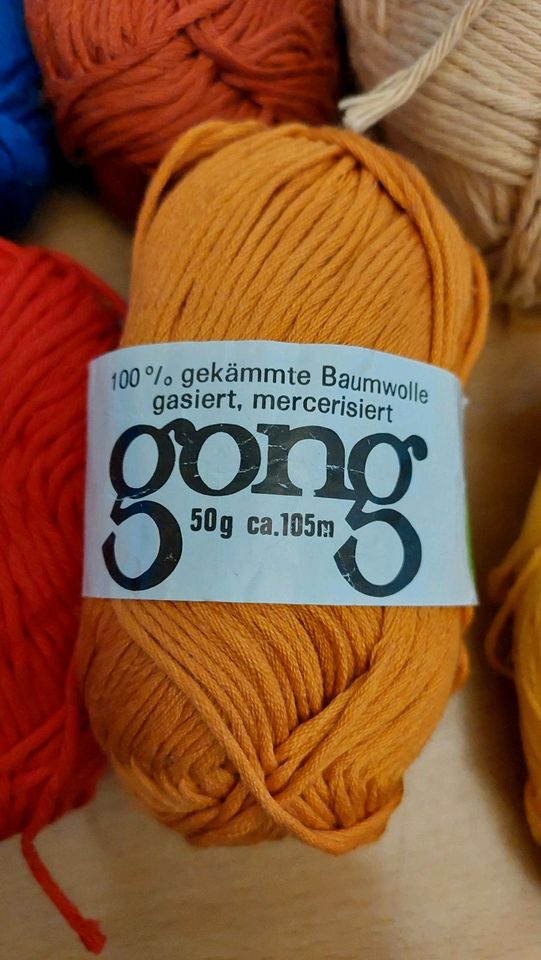 Ca. 650 Gramm Wolle teilweise 100% Baumwolle bunt gekämmt in Fürstenfeldbruck