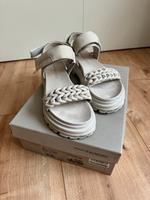 Kennel & Schmenger Sandalen Soft Nubuk Ivory Klett Plateau 38,5 Hessen - Hadamar Vorschau