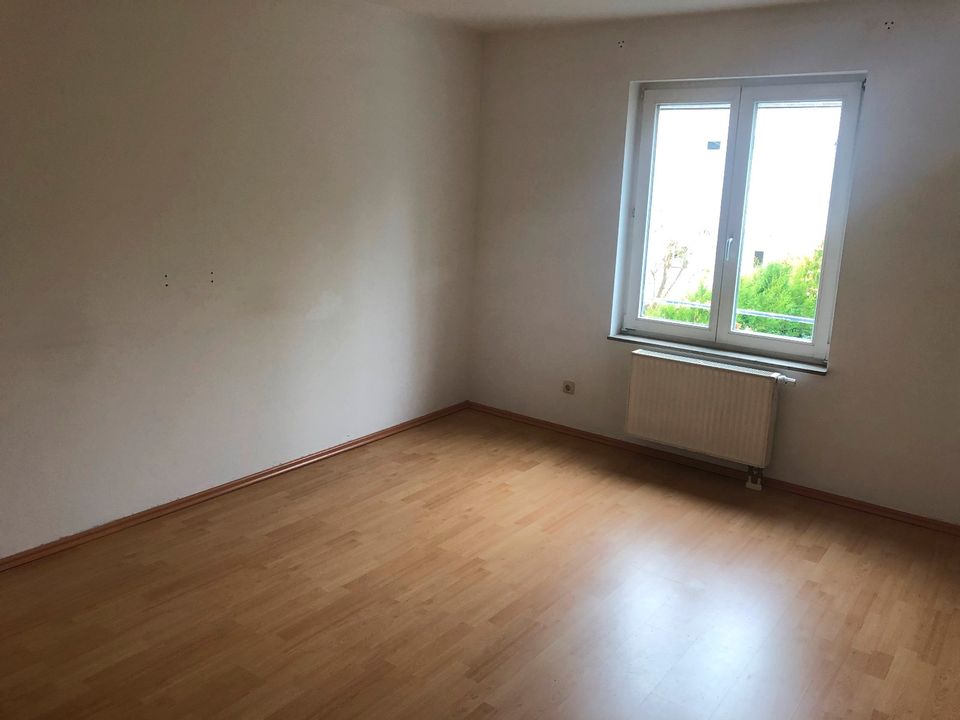 Reihenmittelhaus für große Familie, Parkettboden, 170m² WFL;232m² in Chemnitz