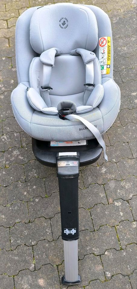 2x Maxi Cosi Pearl Pro2 mit Isofixstation in Frankenberg (Eder)