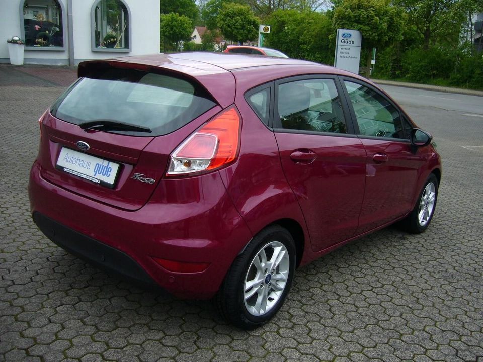 Ford Fiesta Sync Edition PDC vorn und hinten in Wolfhagen 