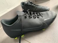 Nike Fußball Schuhe (Gr.41)  + Schoner (Gr.L) + hohe Socken Nordrhein-Westfalen - Kirchhundem Vorschau